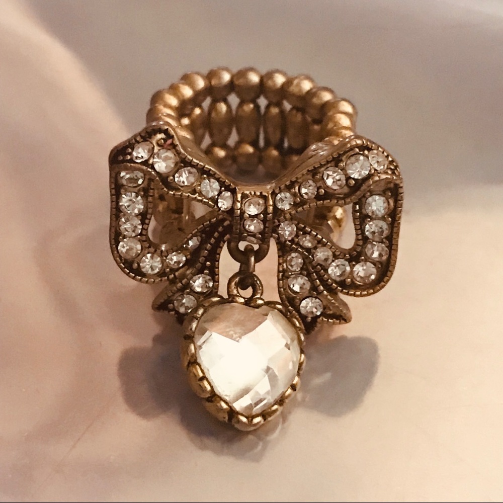 Crystal rhinestone stretchy heart bow ring Betsey Johnson vintage gold colored